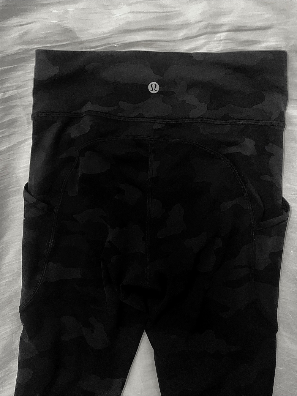 Lululemon Invigorate High-Rise Crop Leggings 25” in Incognito Camo, Size 6 - Picture 6 of 12